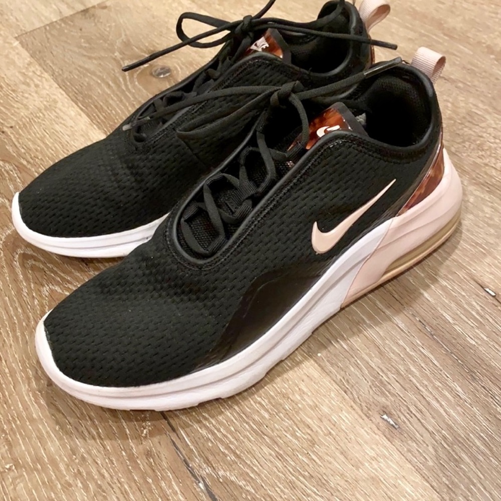 Women’s Nike Air Max Motion 2
